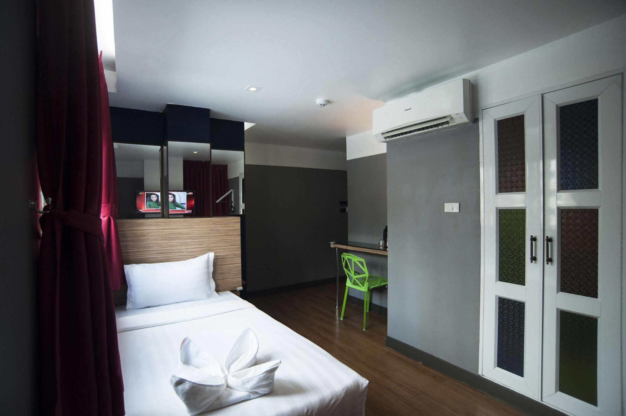 Cloud 9 Lodge Бангкок Экстерьер фото