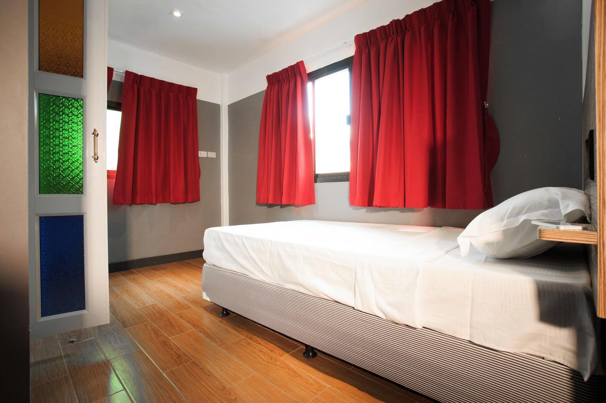 Cloud 9 Lodge Бангкок Экстерьер фото