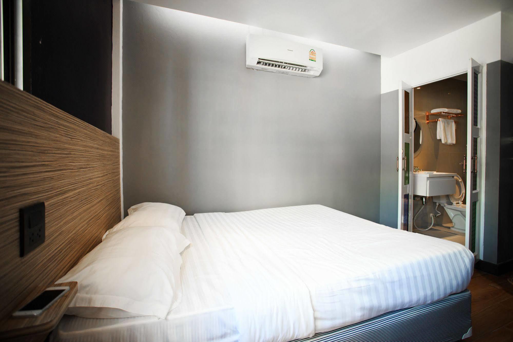 Cloud 9 Lodge Бангкок Экстерьер фото