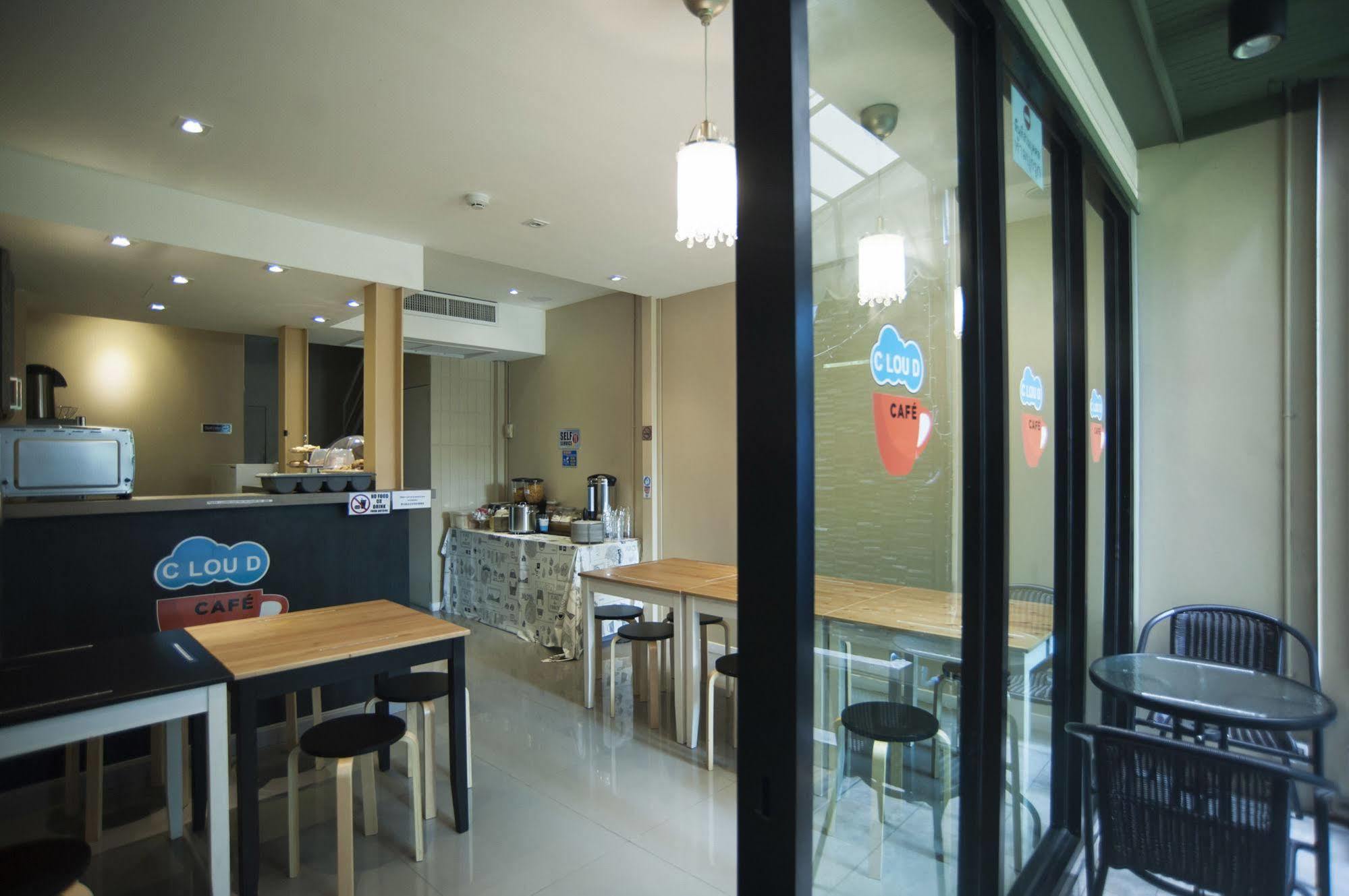 Cloud 9 Lodge Бангкок Экстерьер фото